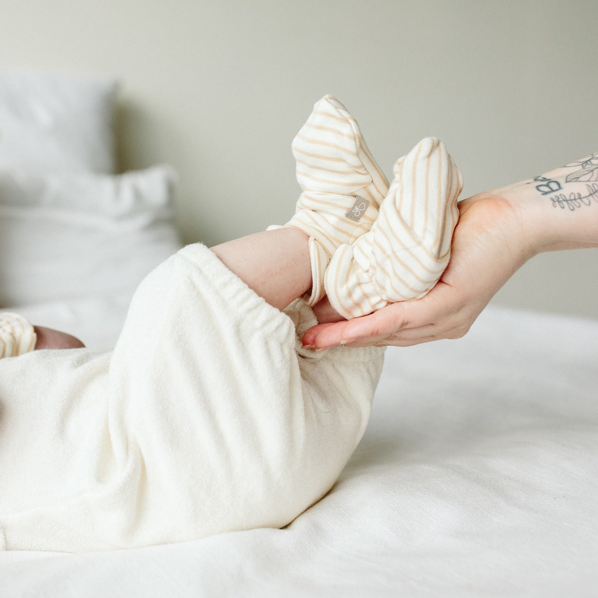 Goumi x Pupsik Bamboo Stay On Booties – Dune Stripes (2 sizes)