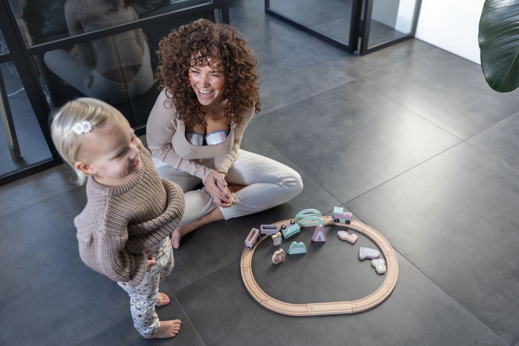 Youha The Ins (Ava) Gen 2 Wearable Handsfree Breast Pump w/ Bluetooth App