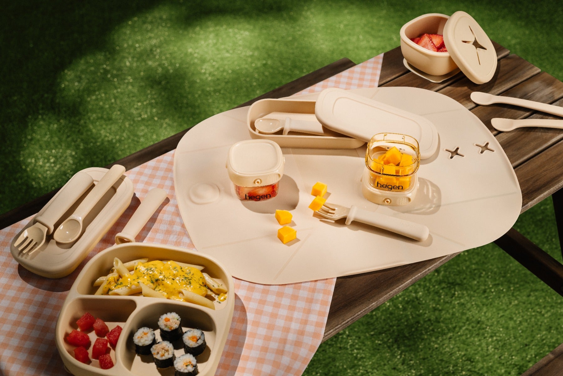 Hegen Mealtime Starter Kit with Foldable Placemat Taupe