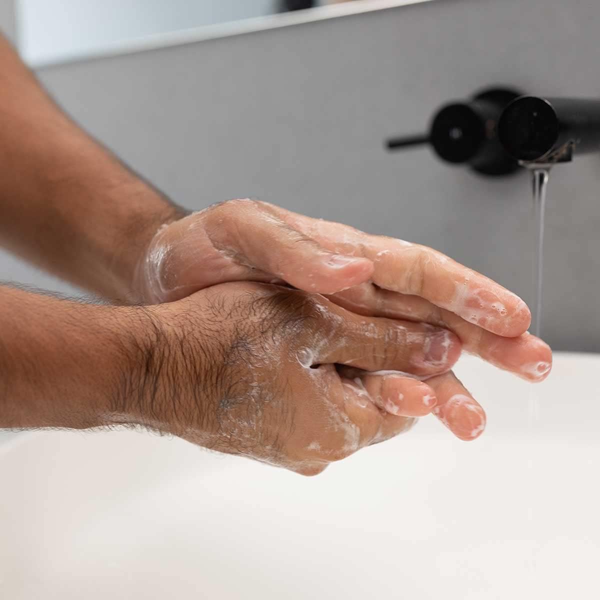 MooGoo Natural Milk Wash, 1L (exp 04/27)