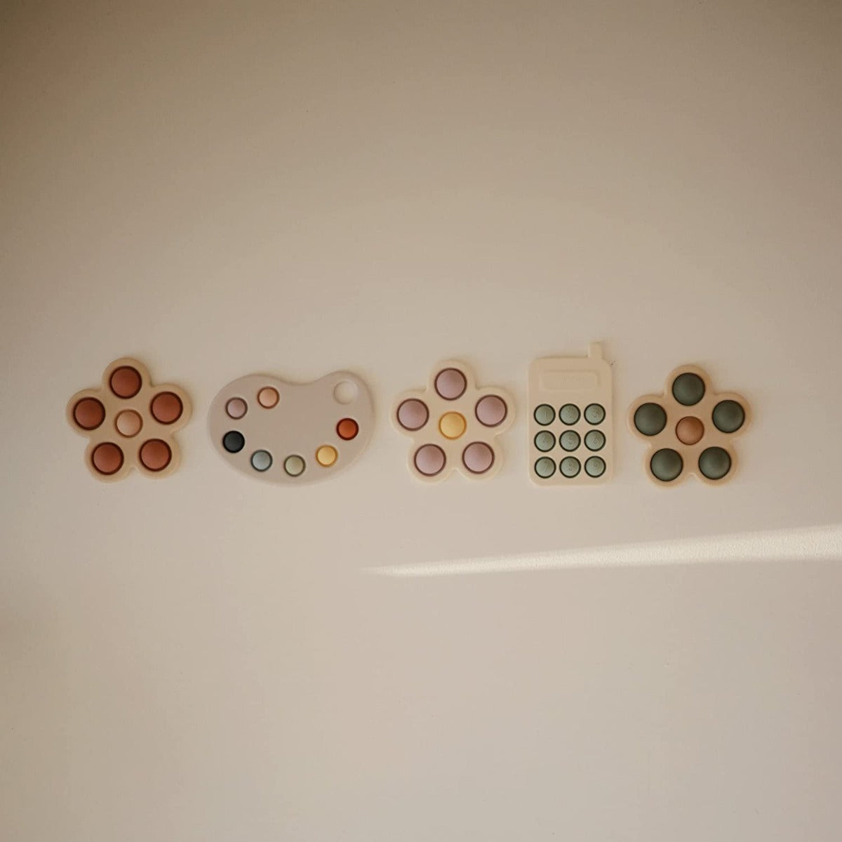 Mushie Paint Palette Press Toy