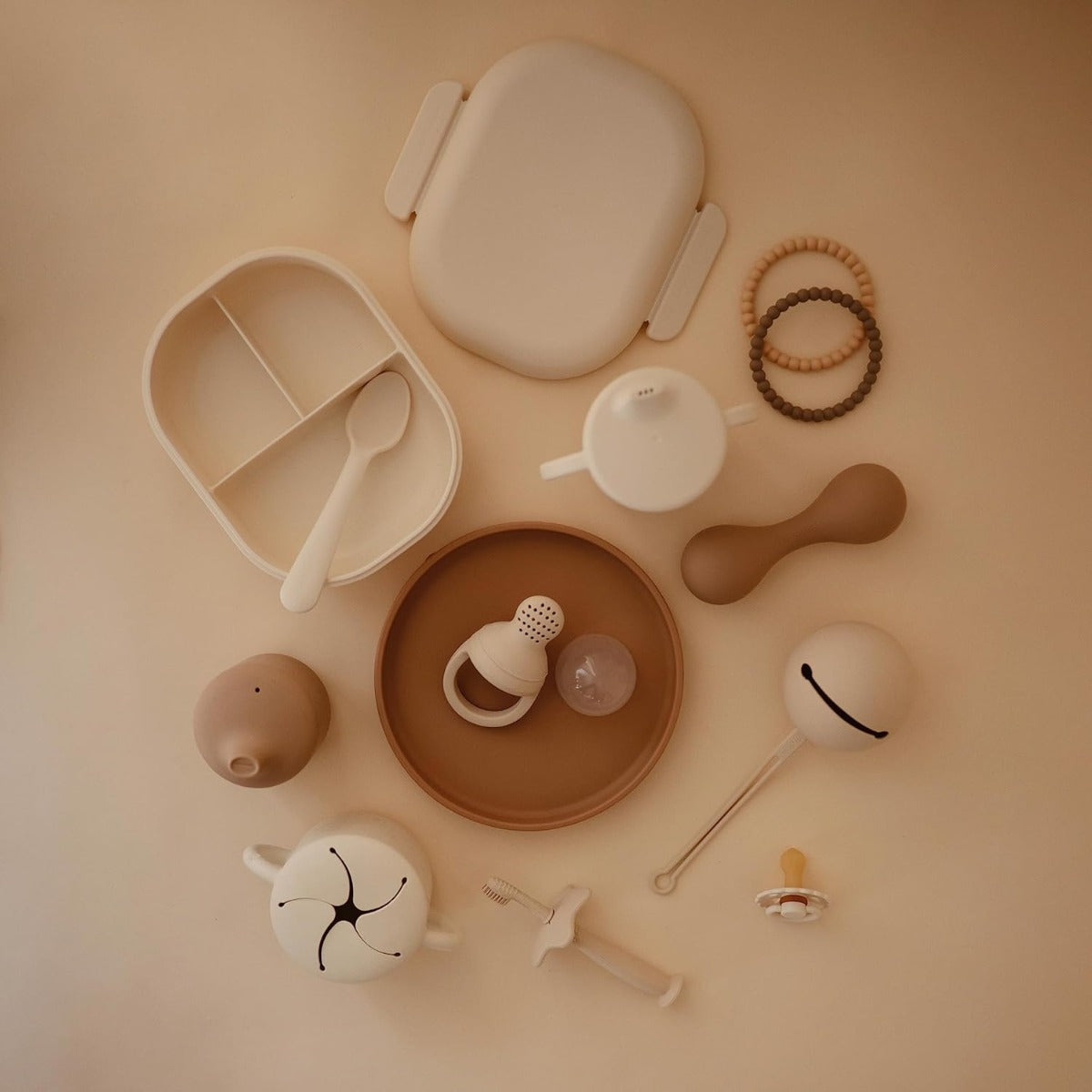 Mushie Classic Silicone Suction Plate (9 Colors) - Pupsik Singapore