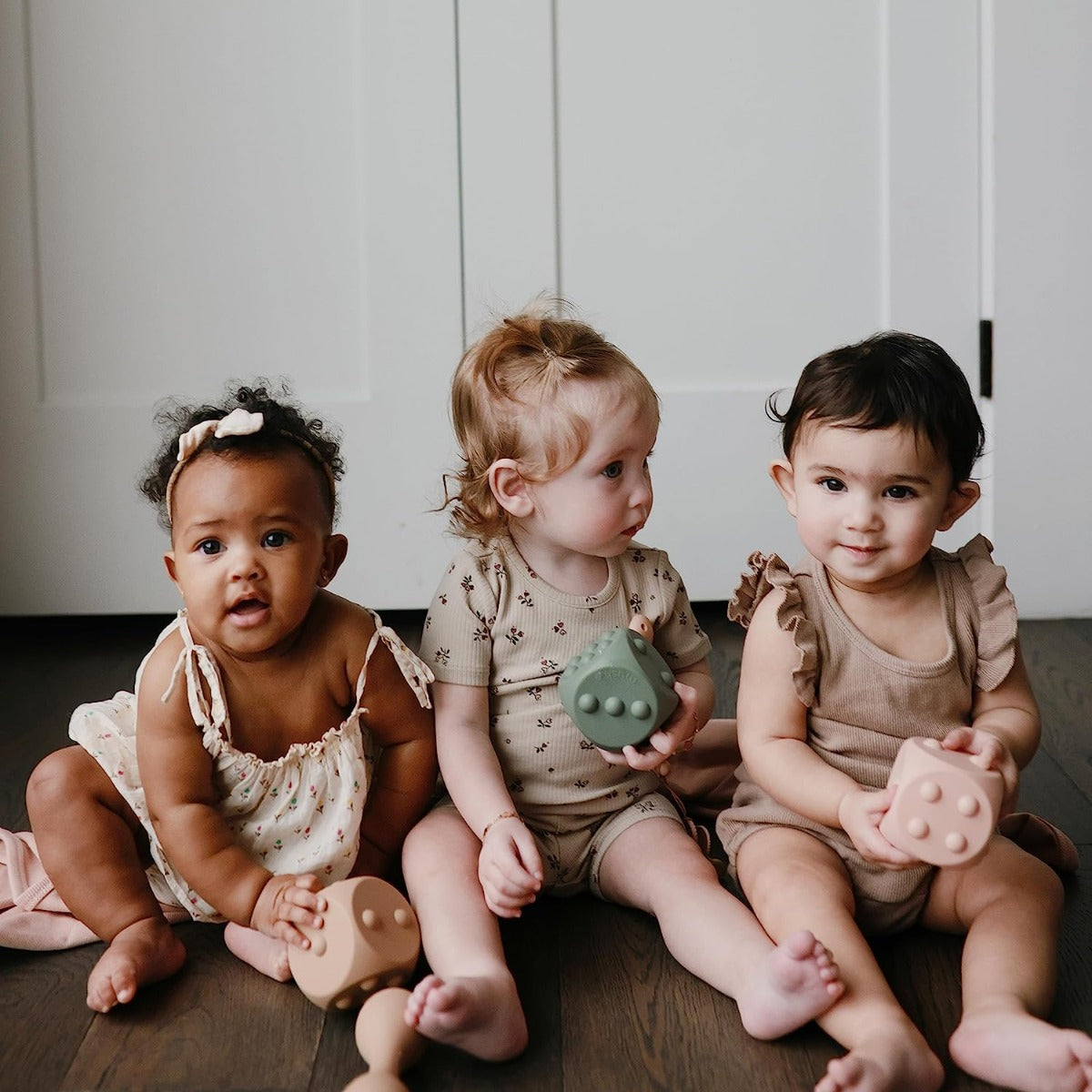 Mushie Dice Press Toy, 2pk (4 colors)