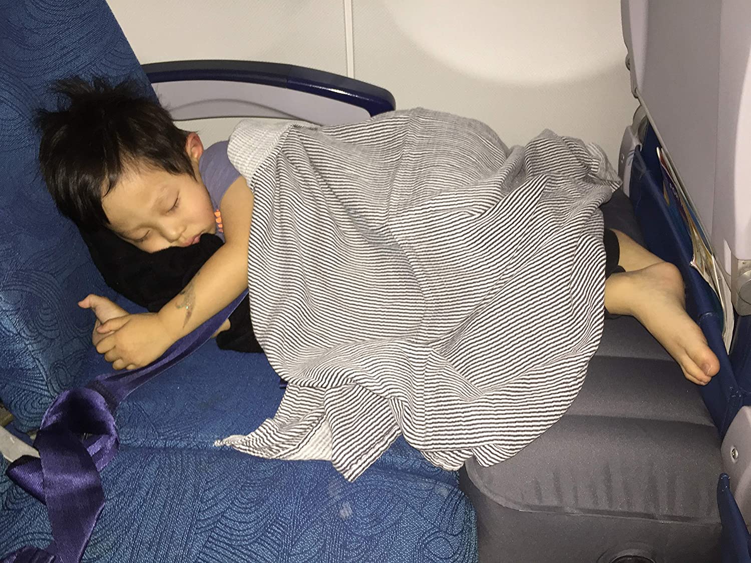 Fly Tot Original 2.0 Inflatable Airplane Cushion (Includes Pump + Bag)