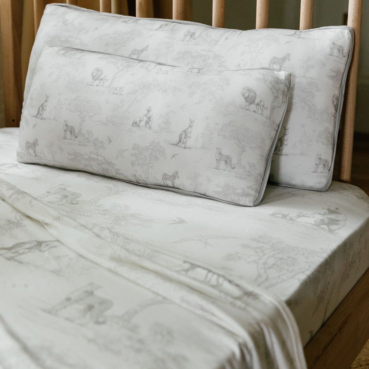 House of Holly Luxe Bamboo Blanket +  Free pillowcase for M size pillows (17 Designs)