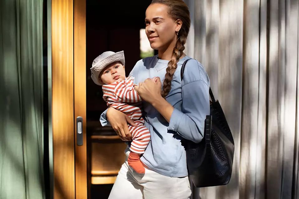 Philips Avent Natural Response Baby Bottle with Airfree Vent, 260ml (1pk) - 3 Designs - Pupsik Singapore