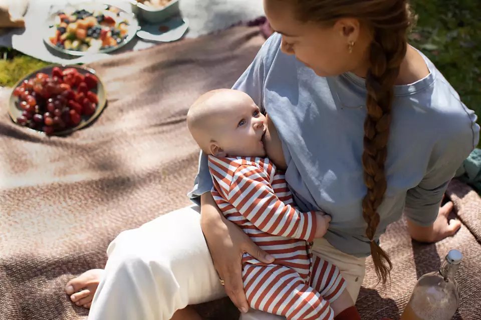 Philips Avent Natural Response Baby Bottle with Airfree Vent, 260ml (1pk) - 3 Designs - Pupsik Singapore