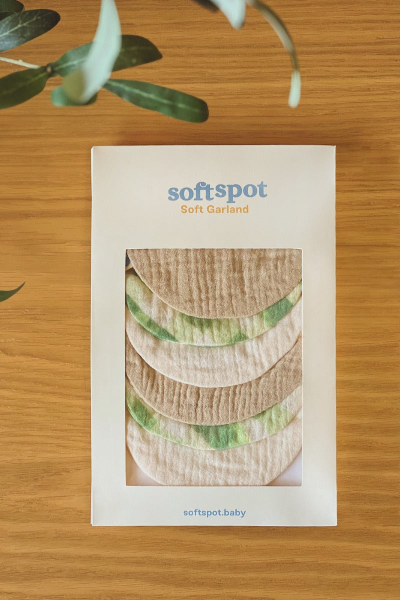 Soft Spot Soft Petal Garland (4 Colors) - Pupsik Singapore