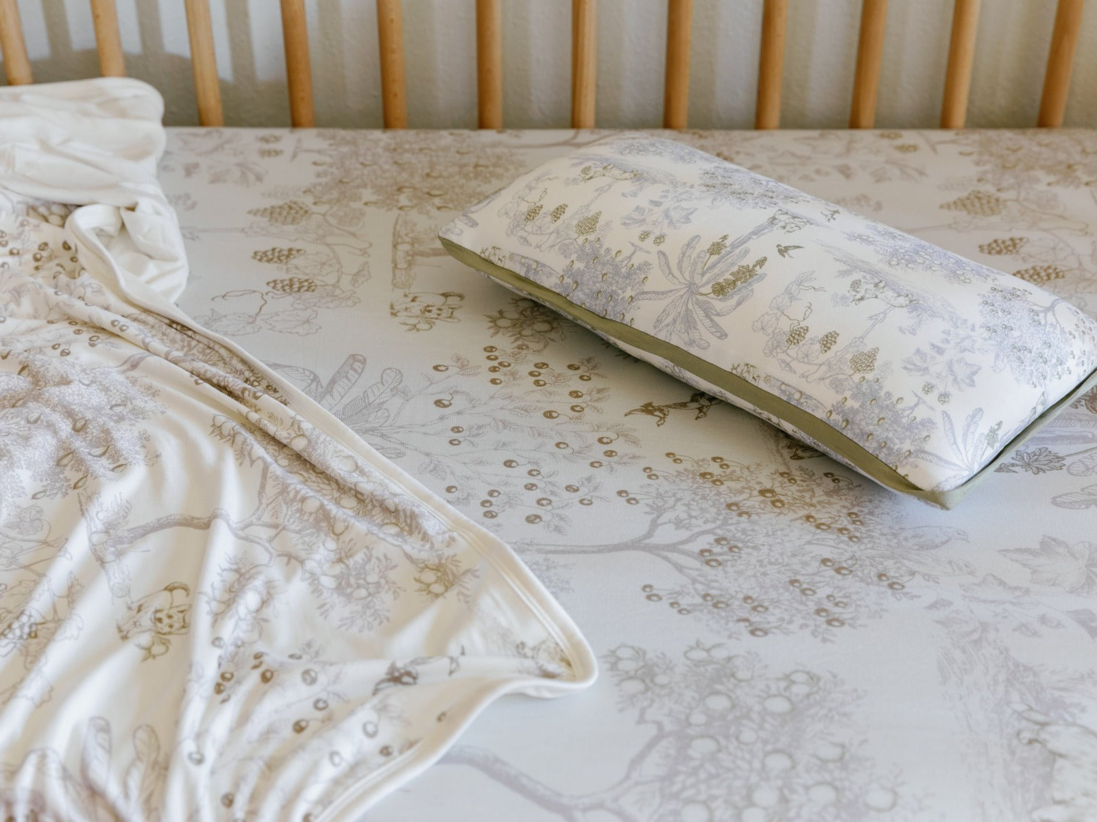 House of Holly Luxe Bamboo Blanket +  Free pillowcase for M size pillows (17 Designs)