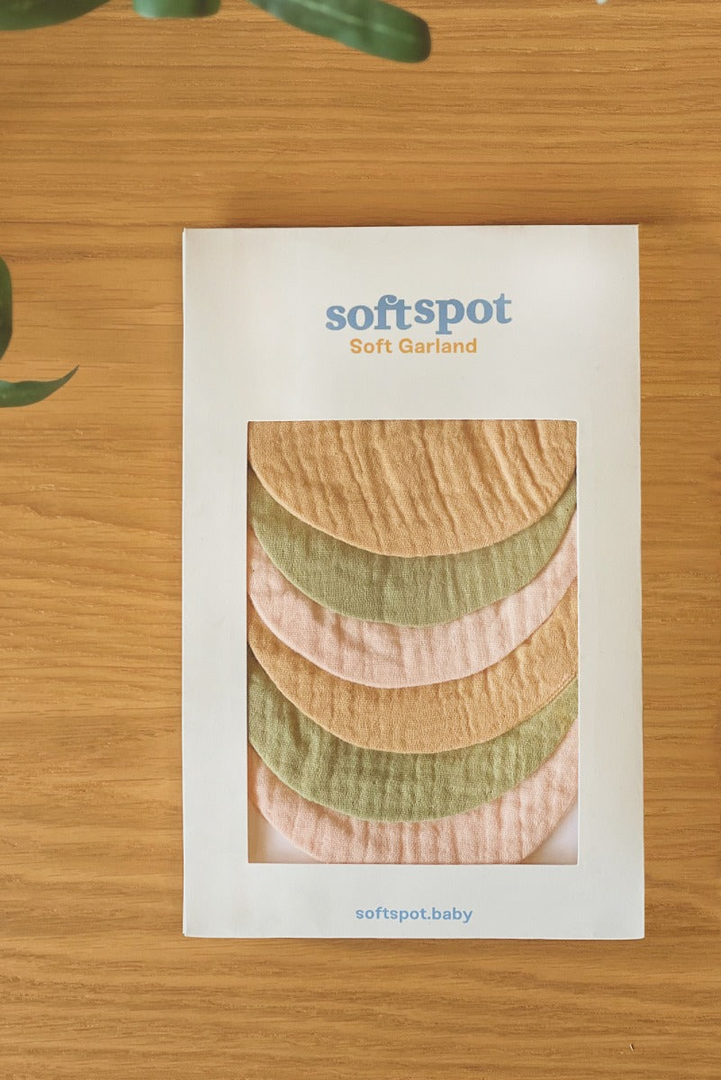 Soft Spot Soft Petal Garland (4 Colors) - Pupsik Singapore