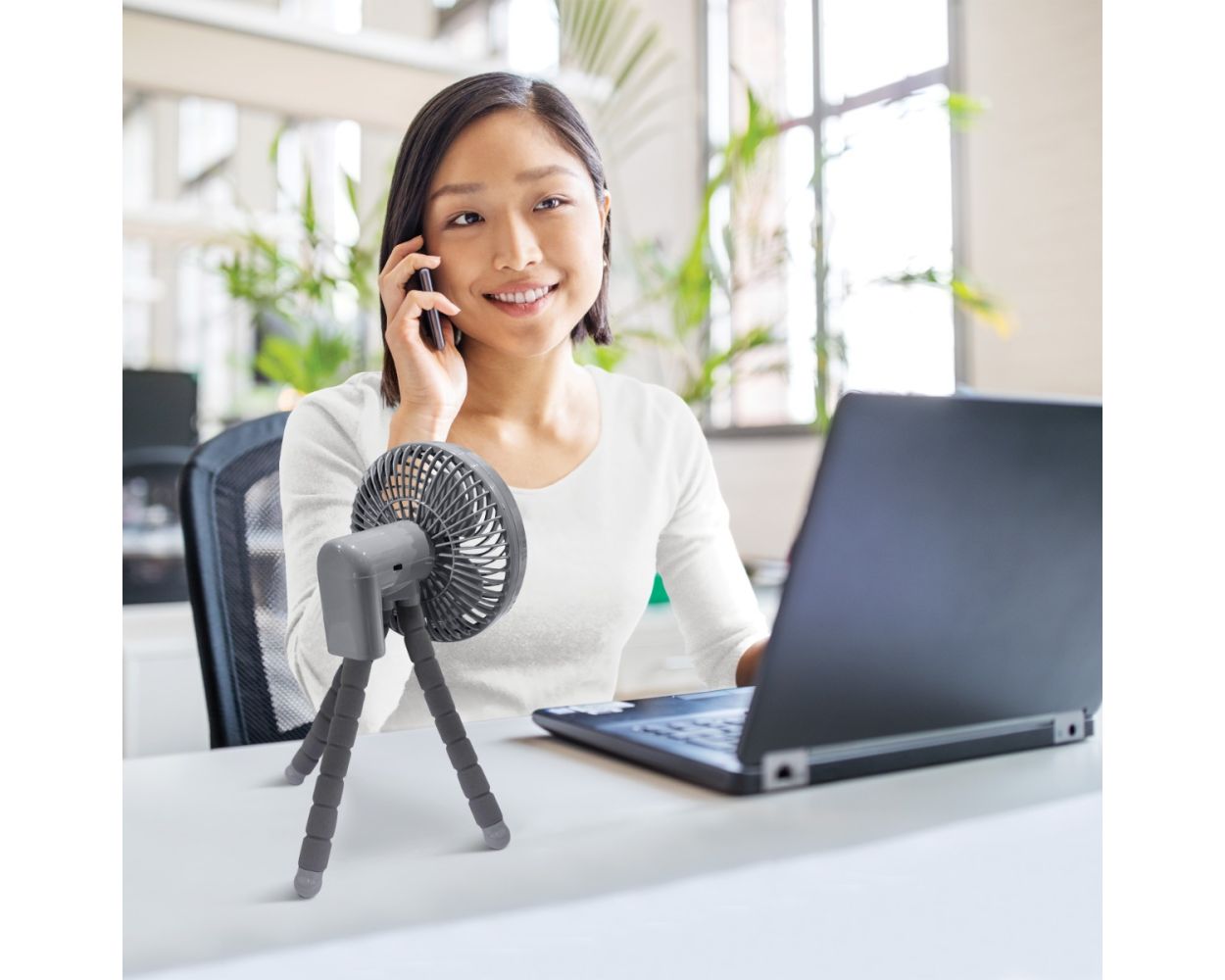 Dreambaby Smart Grip Deluxe Fan - Grey/Black