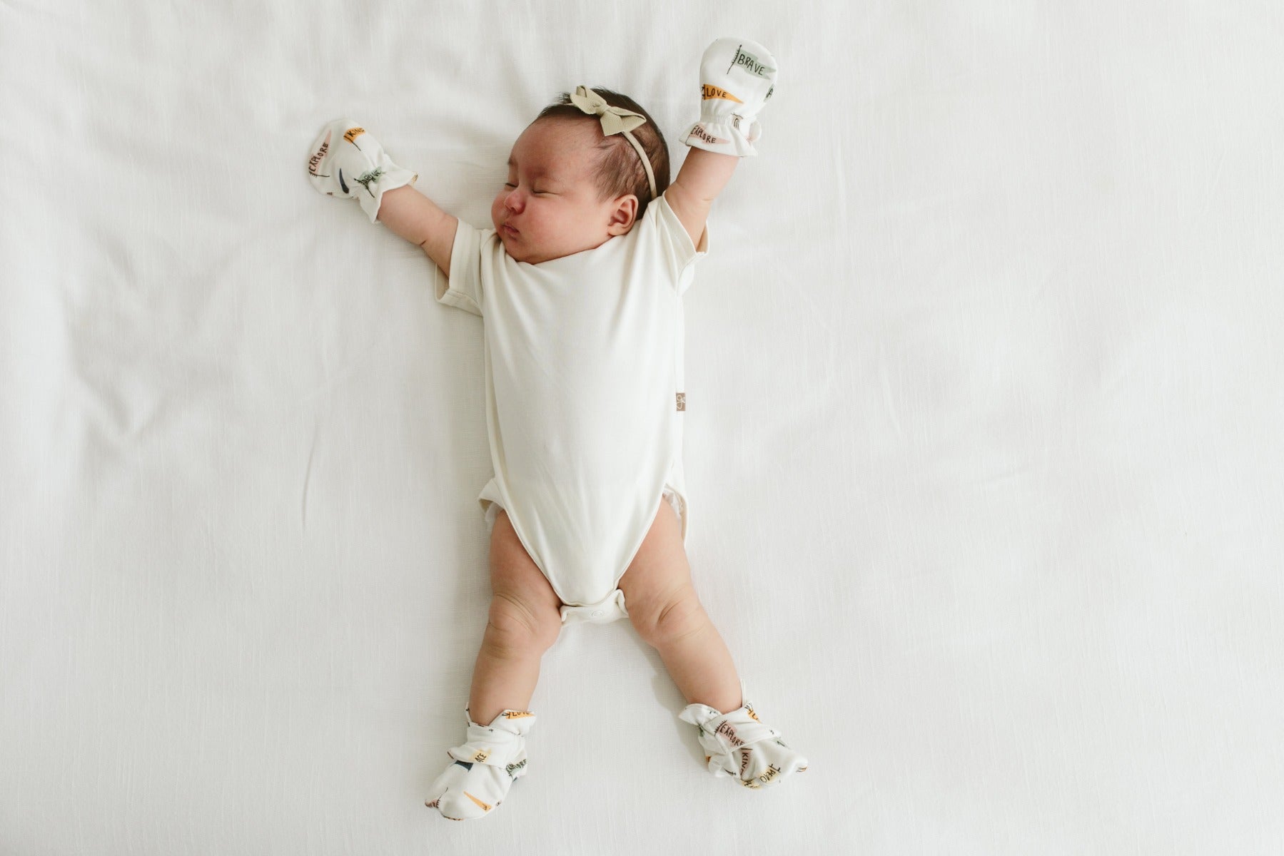 Goumi x Pupsik Bamboo Stay On Mitts – Affirmations (2 sizes)