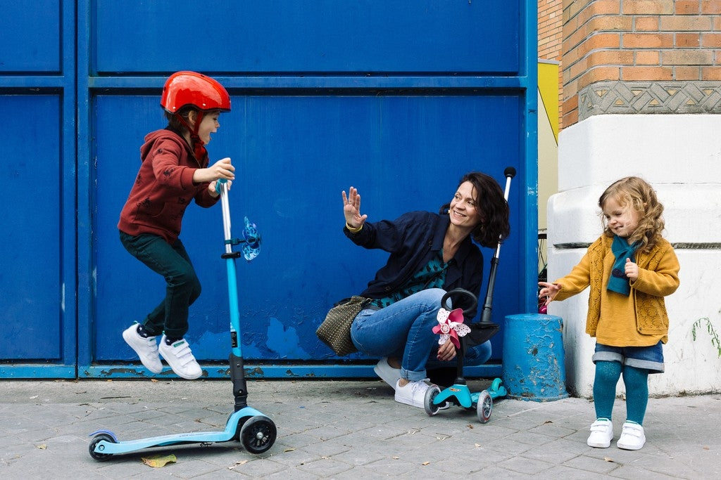 Micro Maxi Deluxe Foldable Scooter (LED Wheels) (5 Colours)