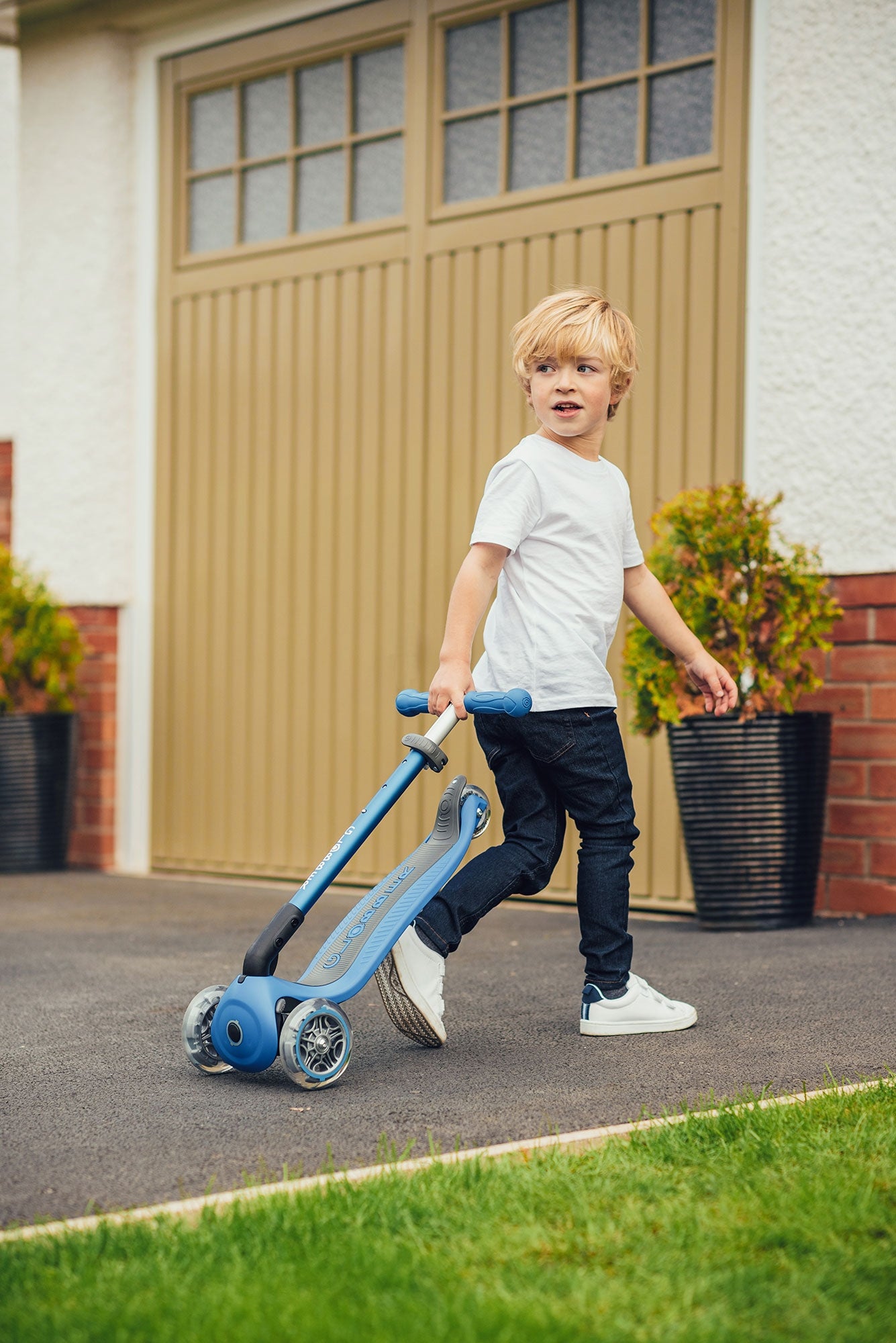Globber Primo Height-Adjustable Foldable 3 Wheel Scooter (LED Wheels) (8 Colours) - Pupsik Singapore