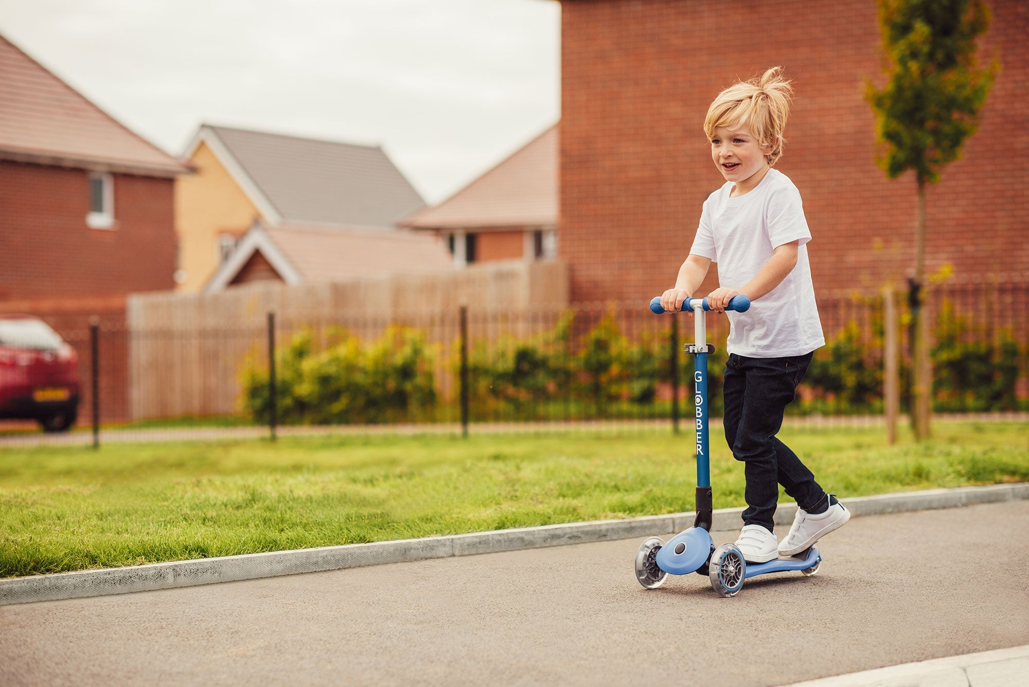 Globber Primo Height-Adjustable Foldable 3 Wheel Scooter (LED Wheels) (8 Colours) - Pupsik Singapore