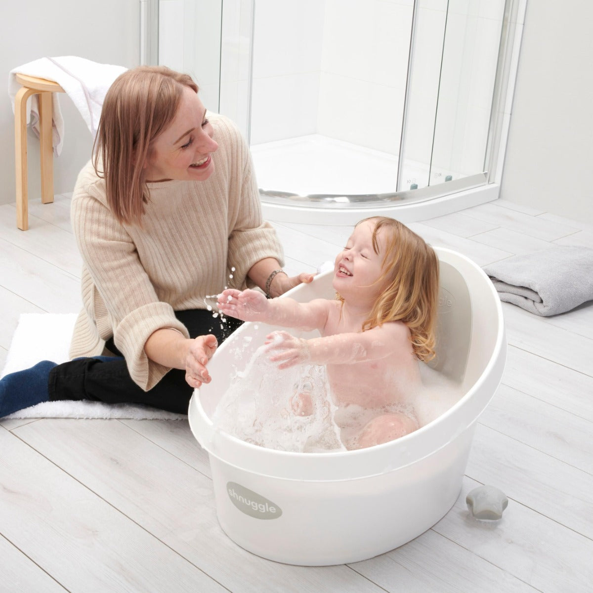 Shnuggle Toddler Bath Tub with Plug & Foam Backrest (2 Colors)