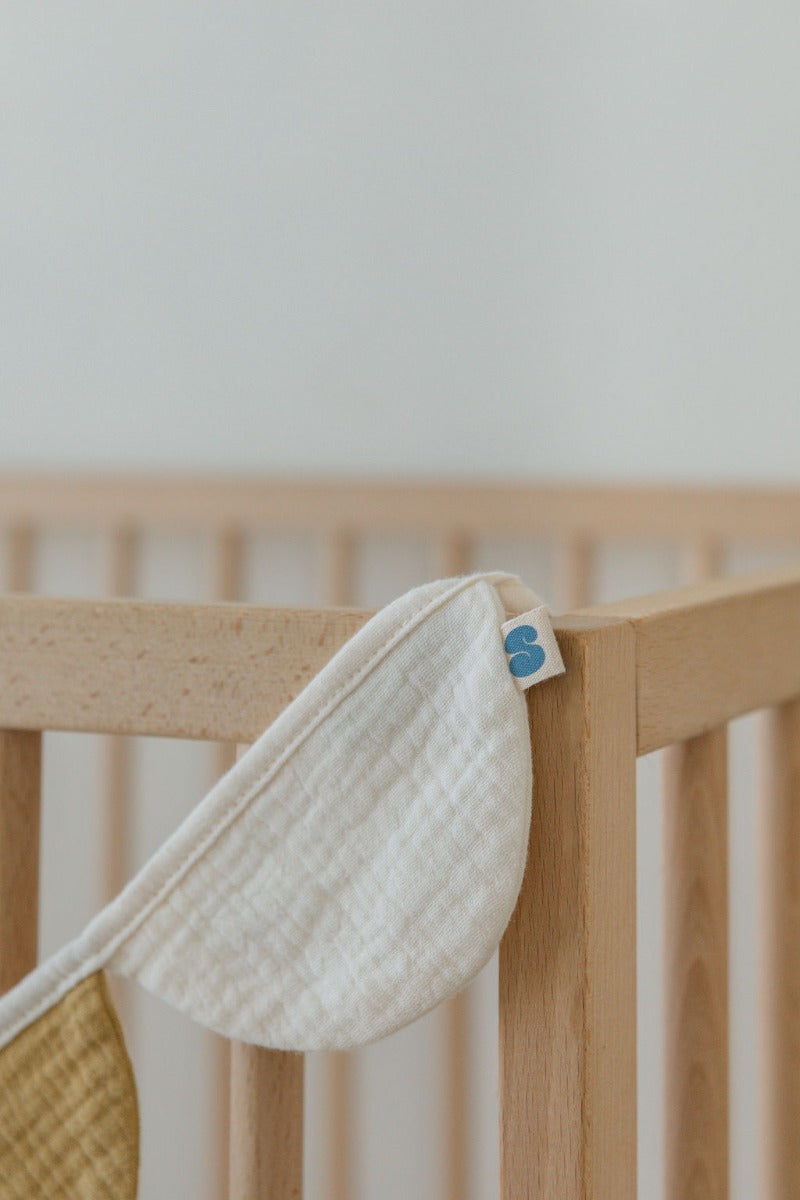 Soft Spot Soft Petal Garland (3 Colors)