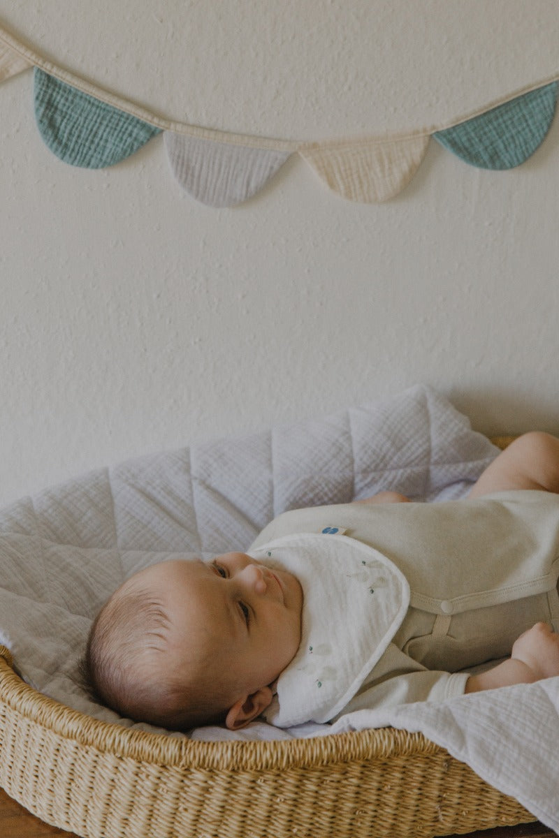 Soft Spot Soft Petal Garland (4 Colors) - Pupsik Singapore