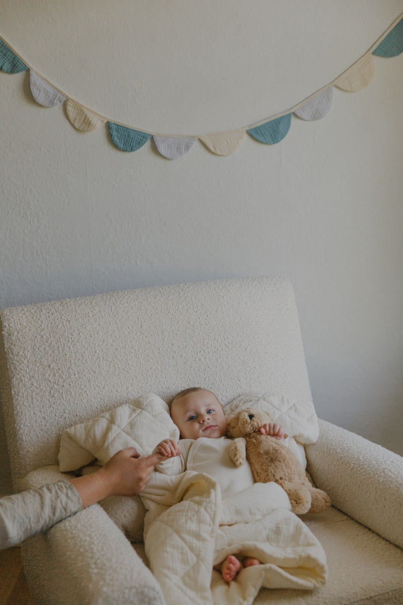 Soft Spot Soft Petal Garland (3 Colors)