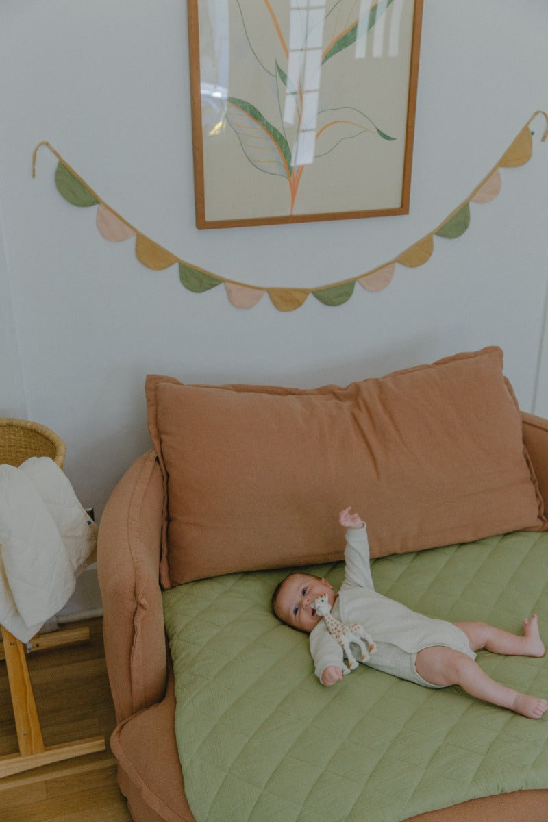 Soft Spot Soft Petal Garland (3 Colors)