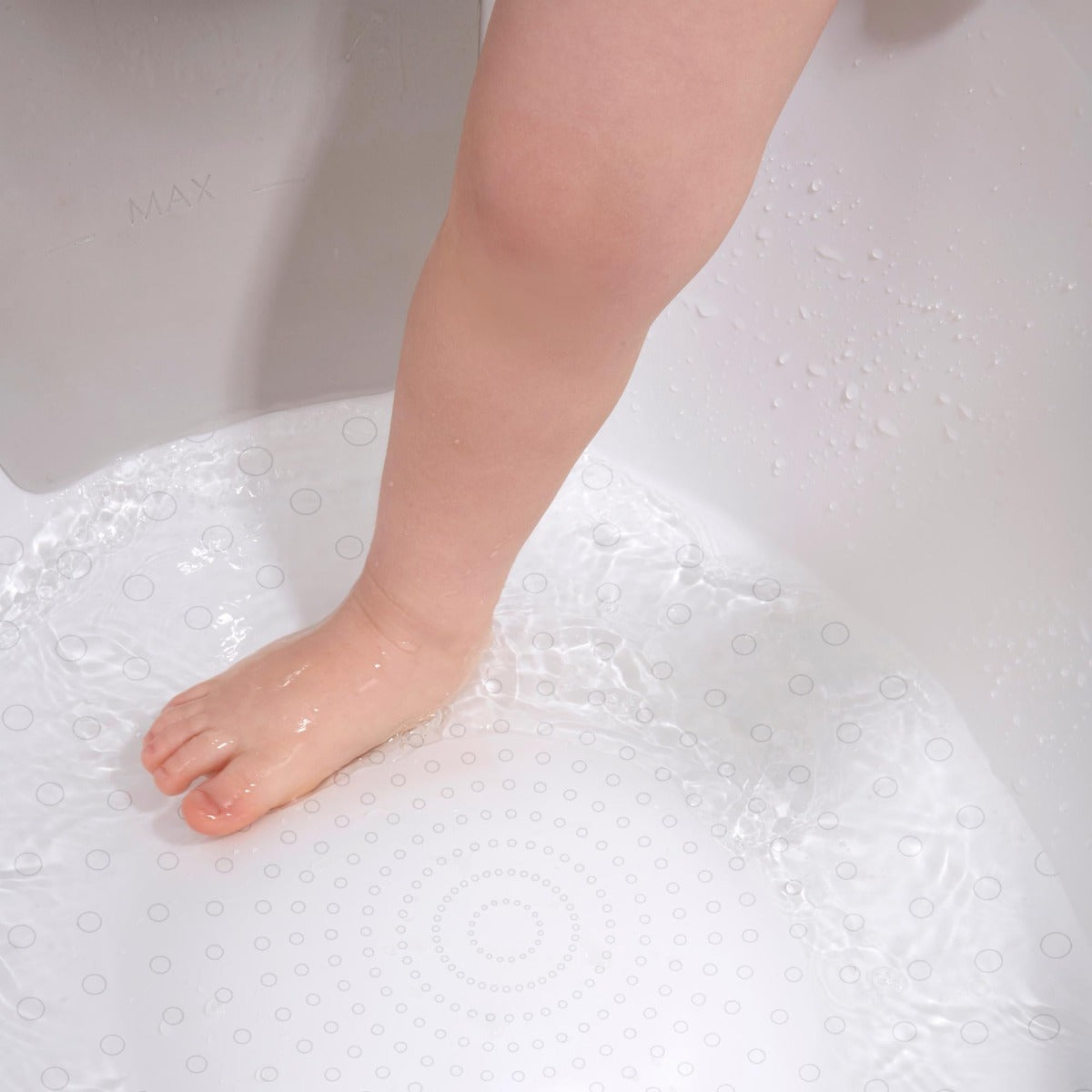 Shnuggle Toddler Bath Tub with Plug & Foam Backrest (2 Colors)