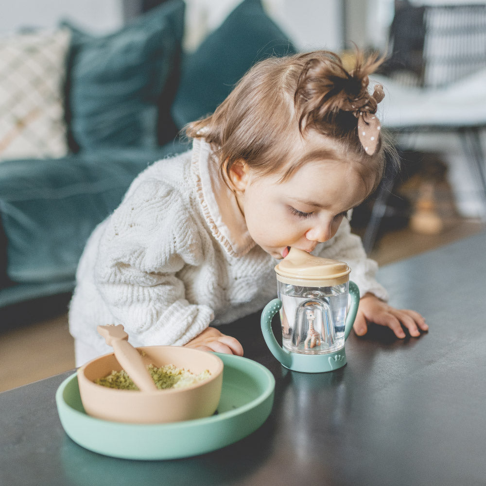 Sophie the Giraffe Non-Spill Peek-A-Boo Cup