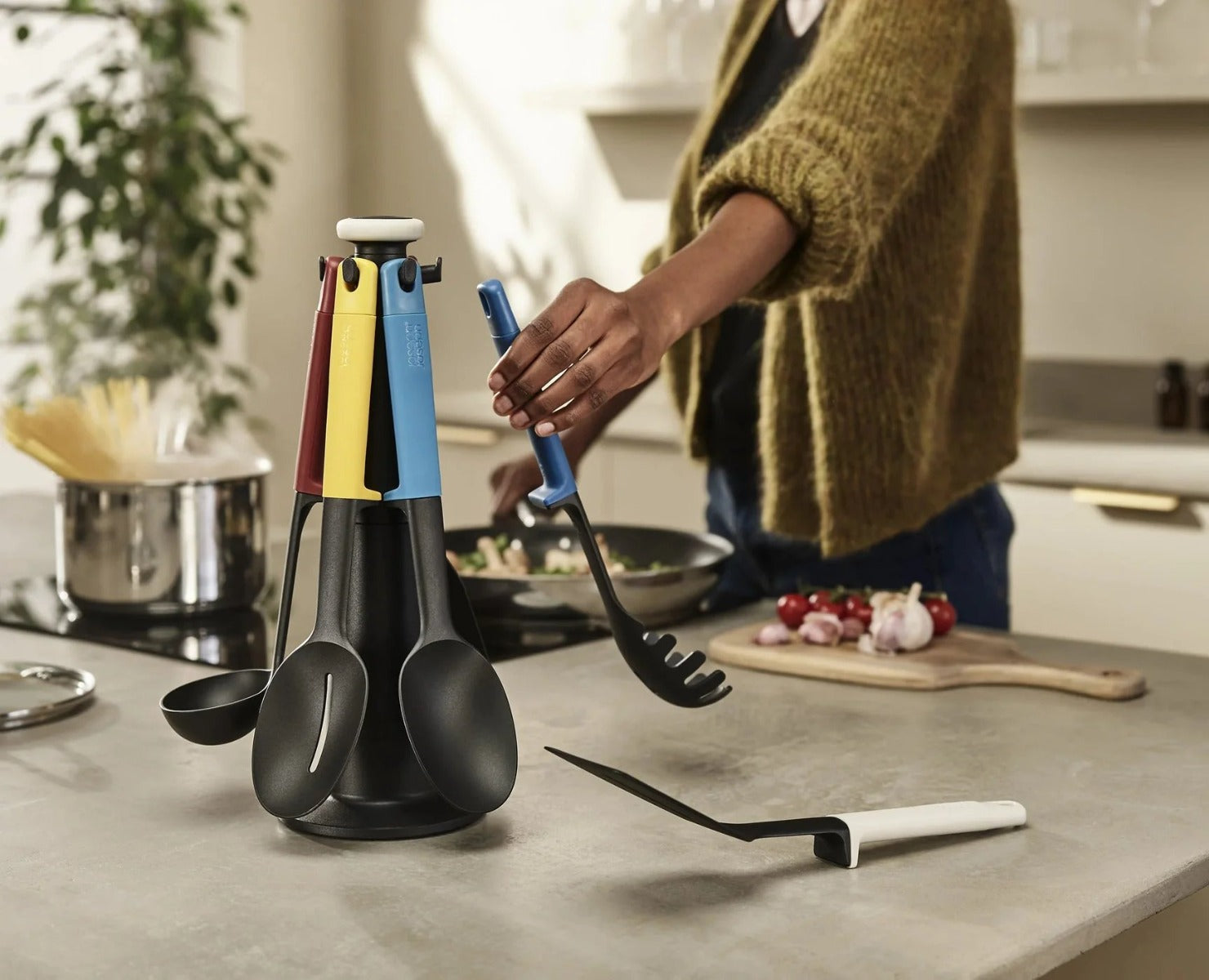 Joseph Joseph Elevate 6-piece Multicolour Utensil Set with Carousel Storage Stand