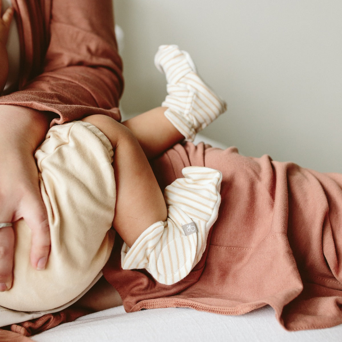 Goumi x Pupsik Bamboo Stay On Booties – Dune Stripes (2 sizes)