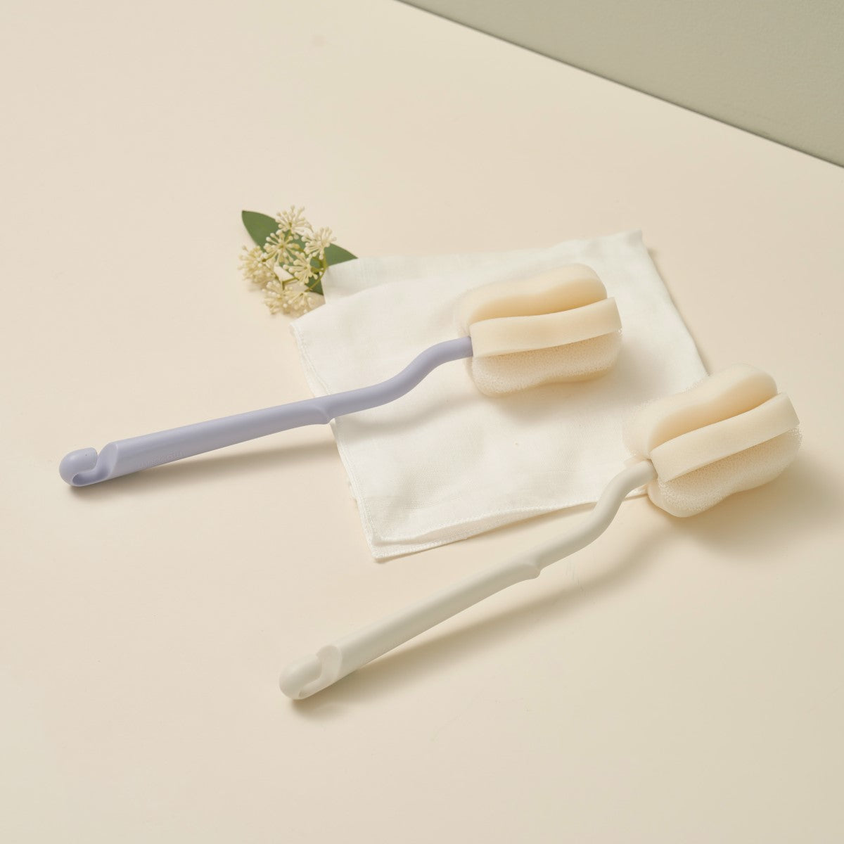 Moyuum Long Curve Sponge Bottle Brush (2 Colors)