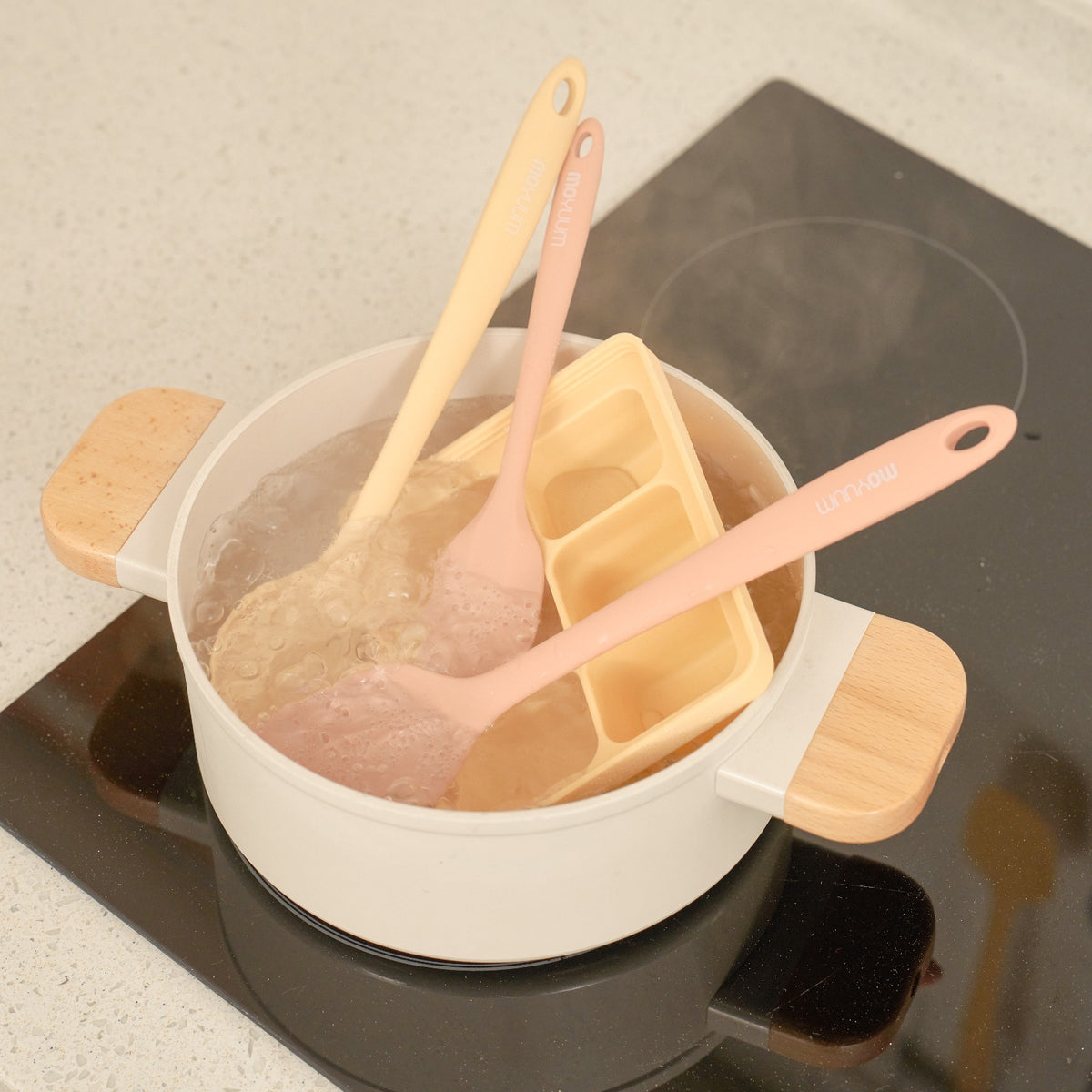 Moyuum Silicone Baby Food Spatula, 1pc (3 Colors)