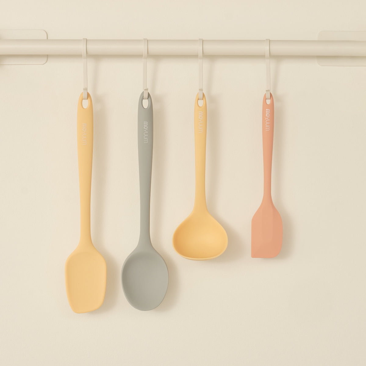 Moyuum Silicone Baby Food Spatula, 1pc (3 Colors)