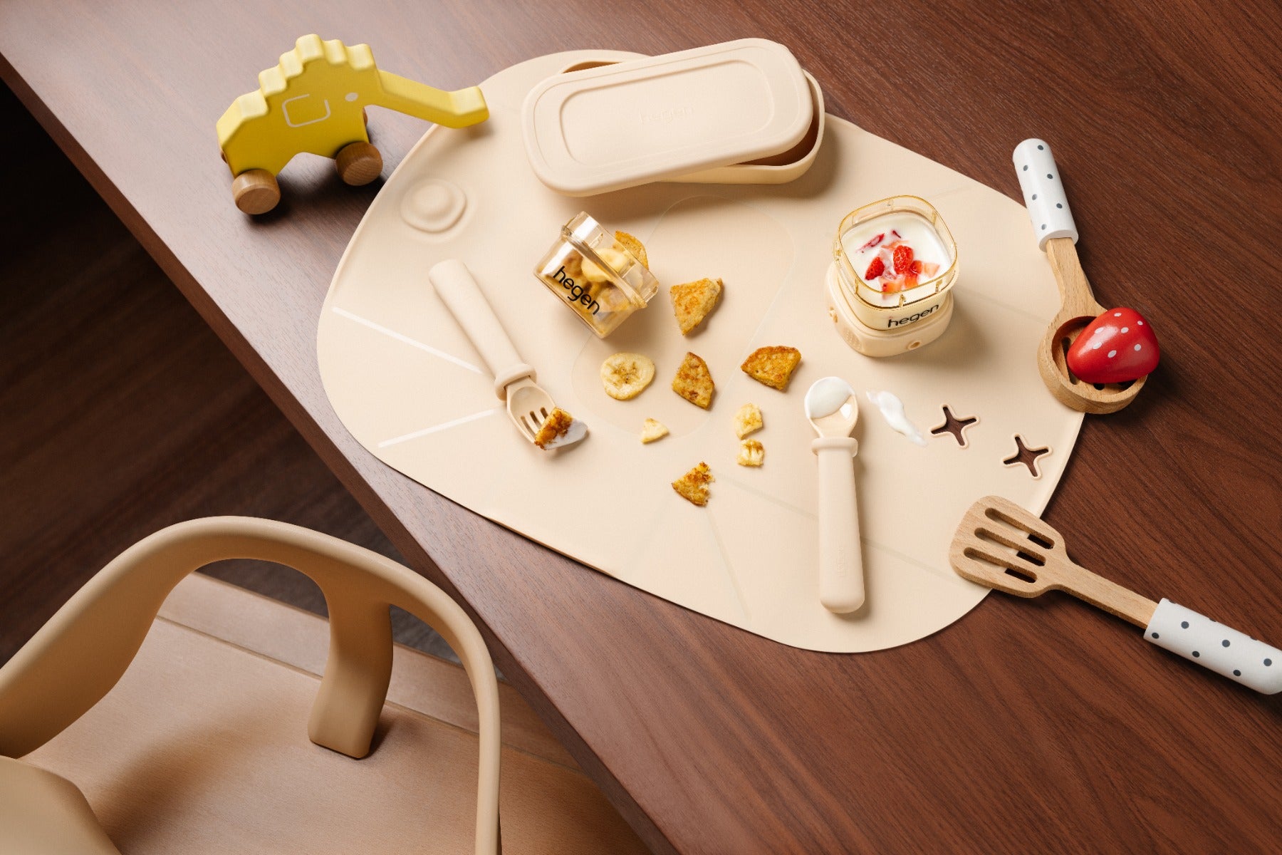 Hegen Mealtime Starter Kit with Foldable Placemat Taupe