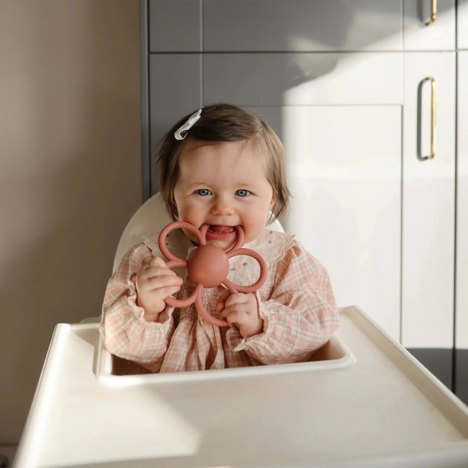 Mushie Daisy Rattle Teether (2 Colors)