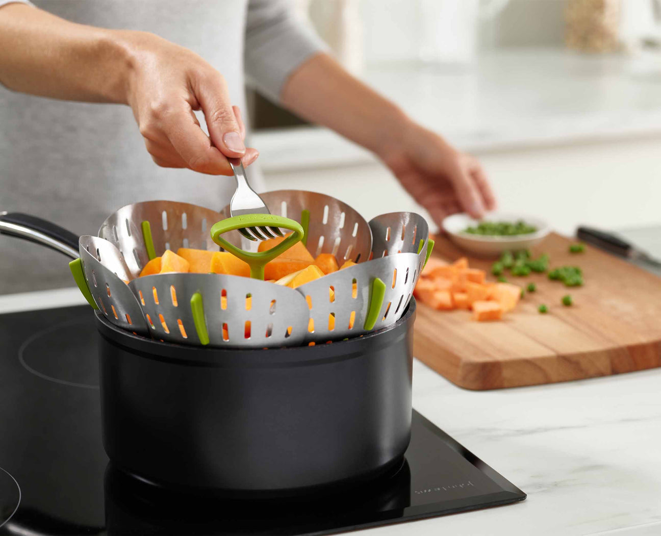 Joseph Joseph Bloom Stainless-Steel Folding Steamer Basket