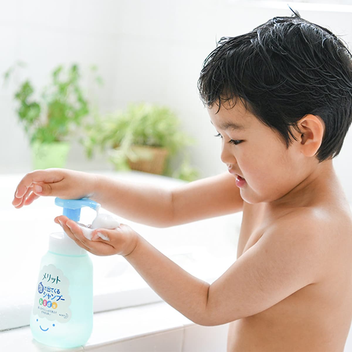 Kao Merit Kids Instant Foaming Shampoo, 300ml - Exp 01/28