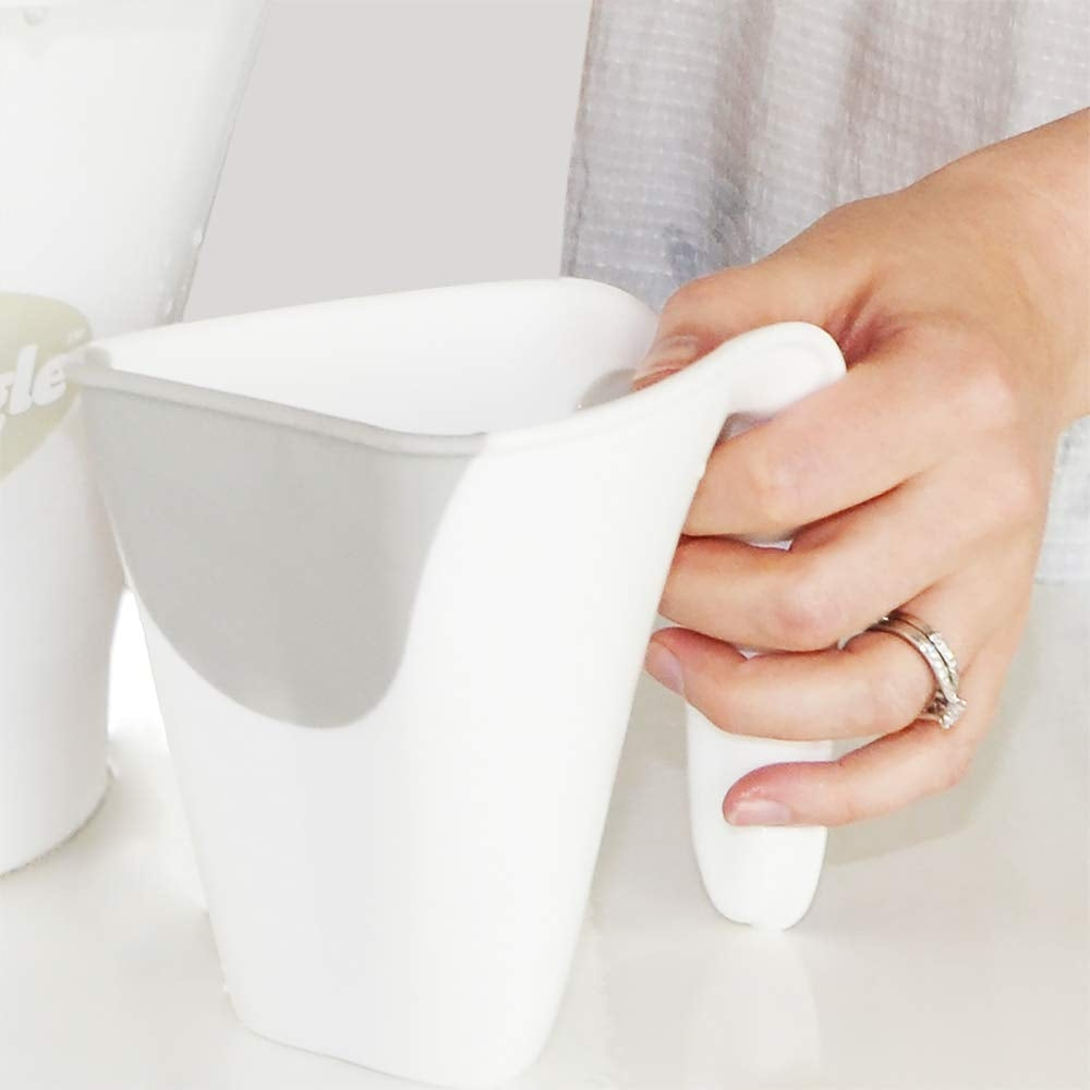 Shnuggle Washy Rinsing Bath Jug (2 Colors)