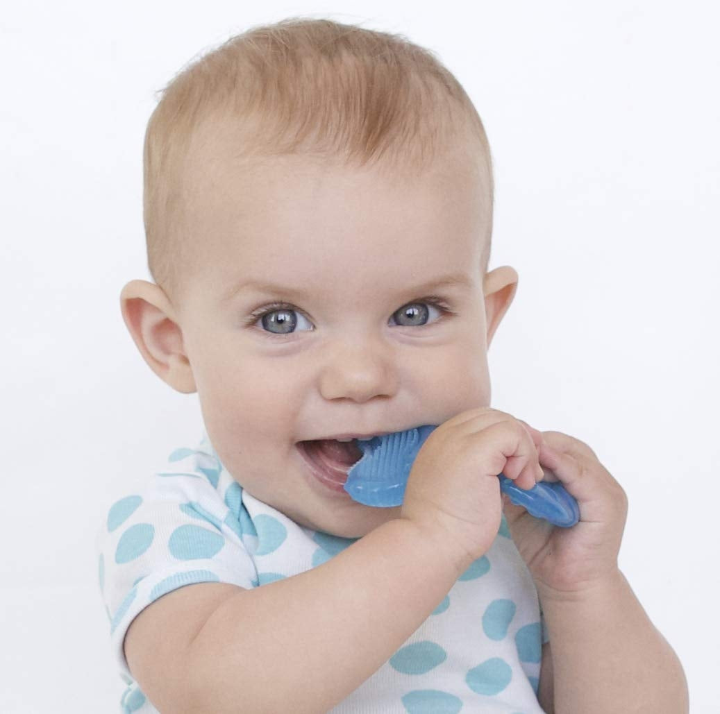 Nuby Silicone Fish-Shaped Teethe-Eez Teether (3 colors) - Pupsik Singapore