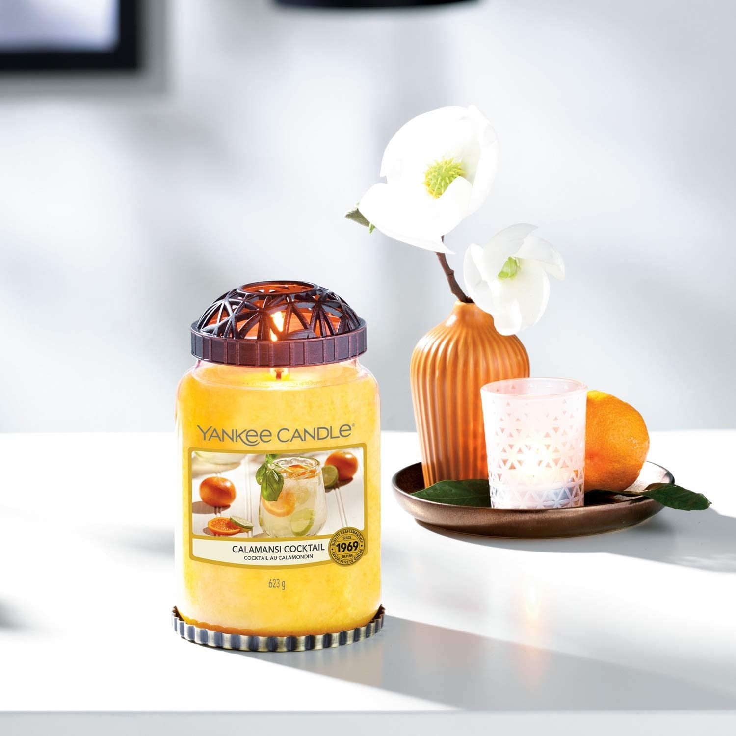 Yankee Candle Medium Jar Candle (14.5oz) - Calamansi Cocktail