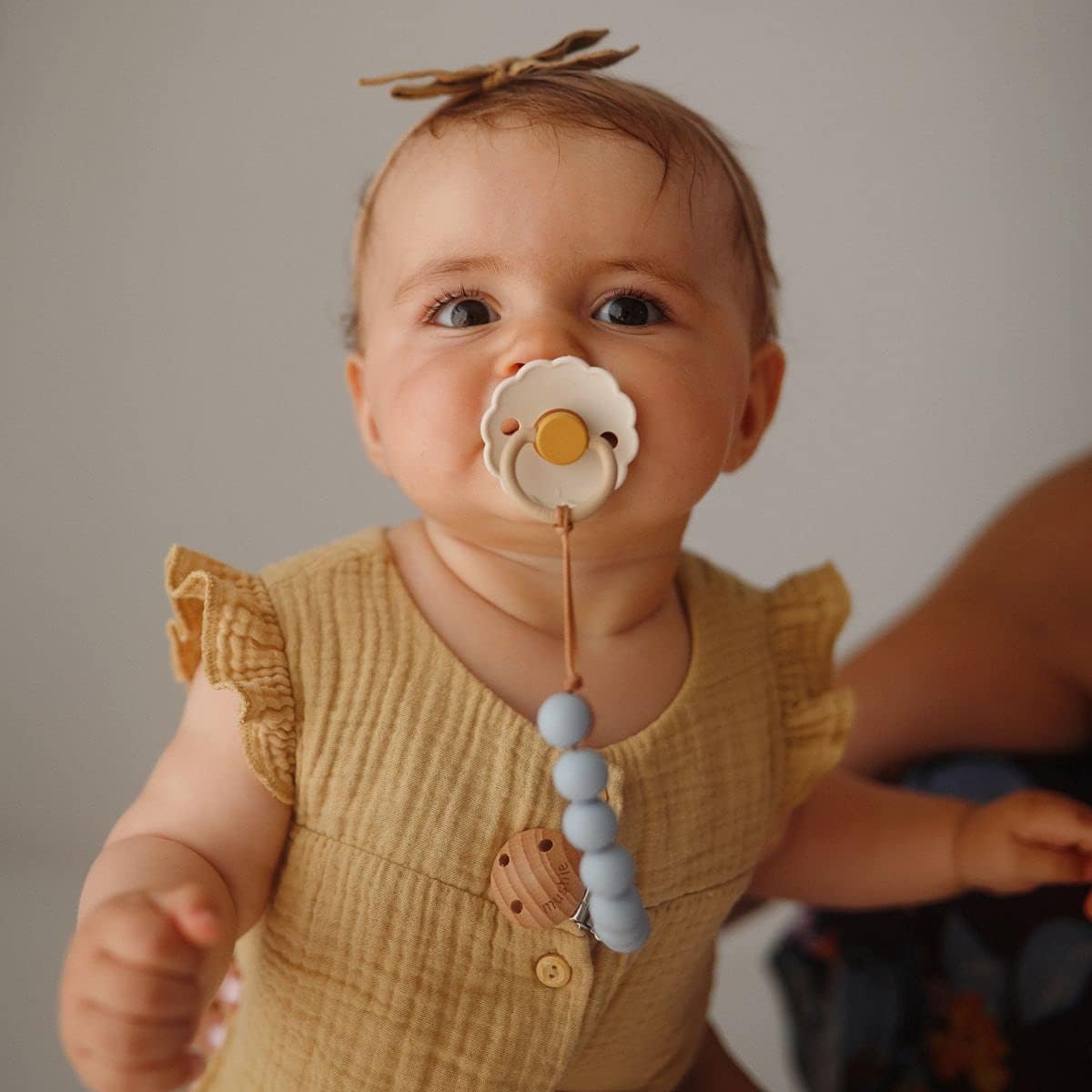 FRIGG Daisy Latex Baby Pacifiers, 1pk – Chamomile (2 Sizes)