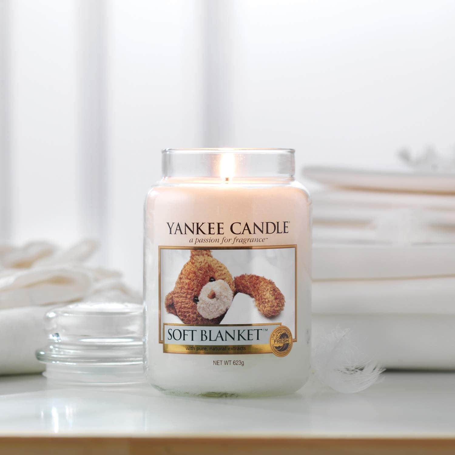 Yankee Candle Large Jar Candle (22oz) - Soft Blanket