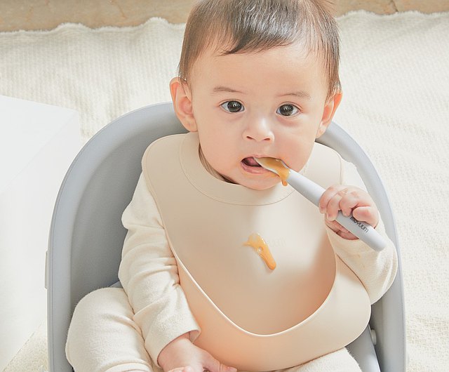 Moyuum Premium One Touch Buckle Silicone Baby Bib (6 Colors) - Pupsik Singapore