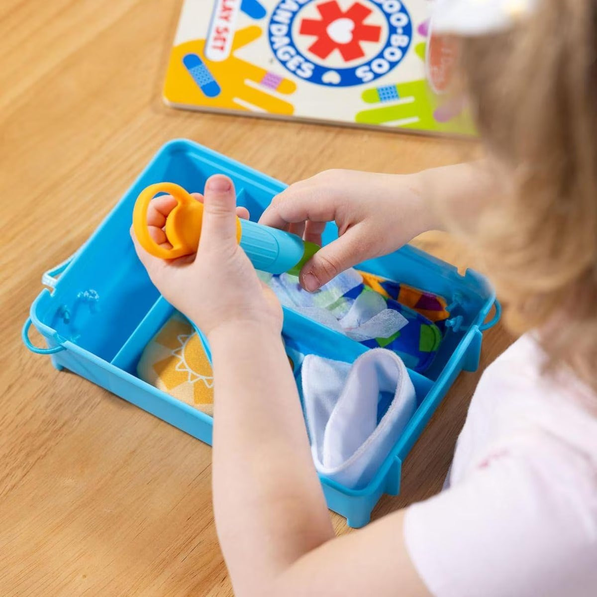 Melissa & Doug Boo-Boos & Bandages Reusable Play Set