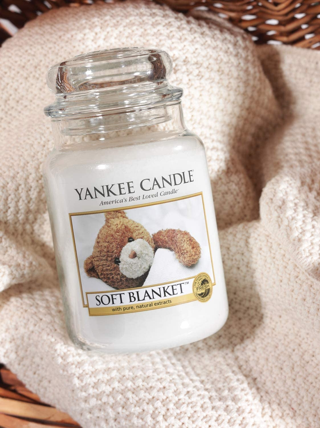 Yankee Candle Large Jar Candle (22oz) - Soft Blanket