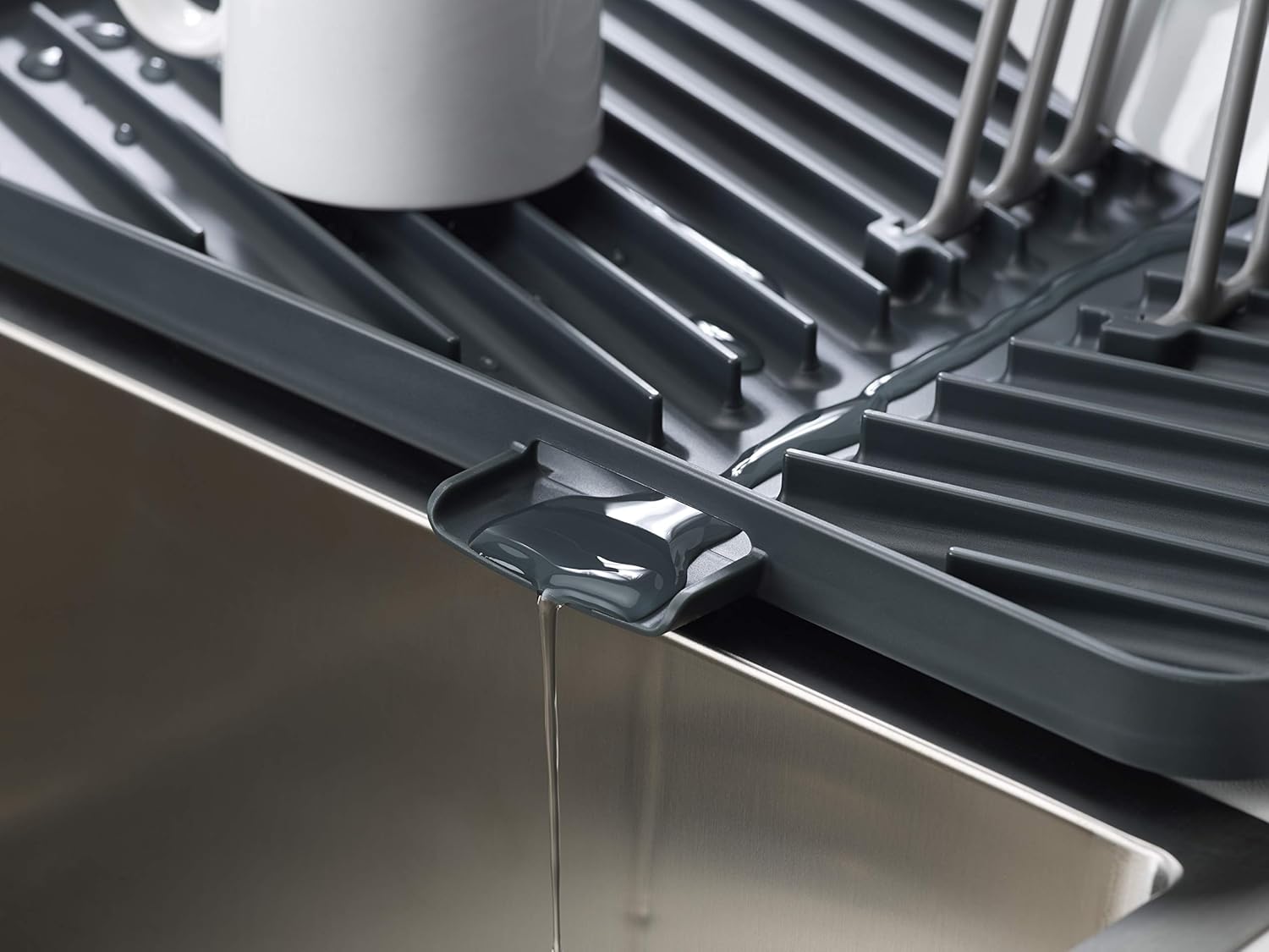 Joseph Joseph Flip-Up Draining Board - Grey
