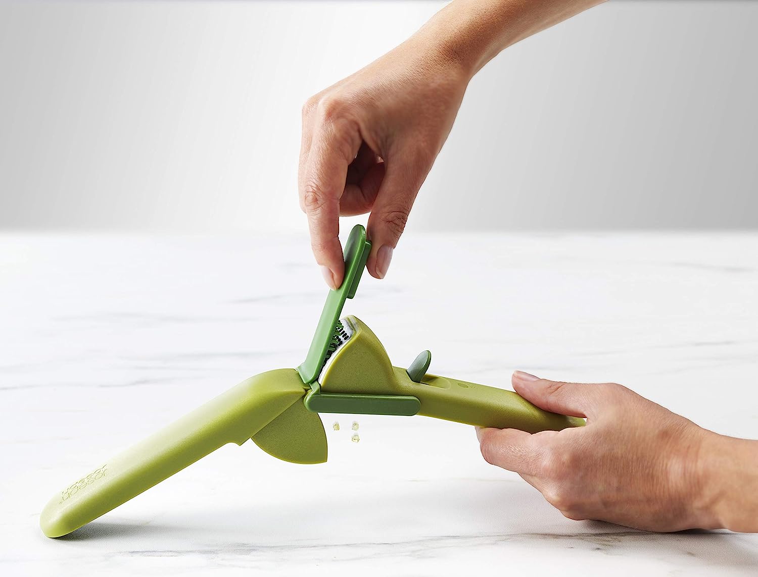 Joseph Joseph CleanForce Garlic Press - Green