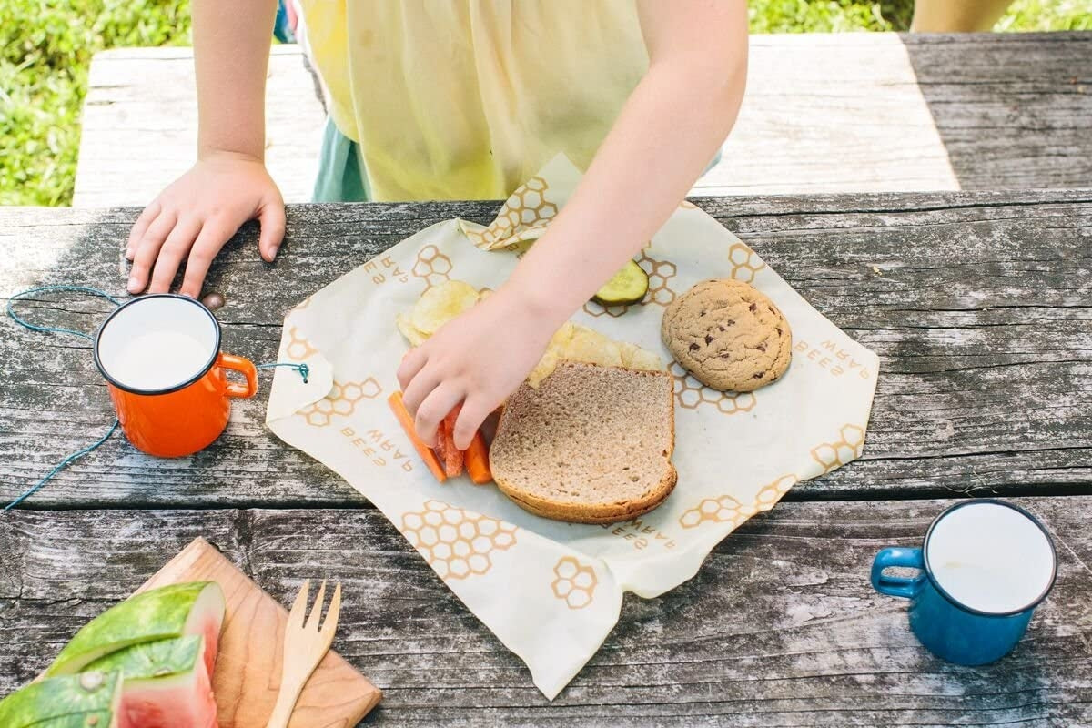 Bee's Wrap Reusable Food Wrap, Sandwich with Tie (1pc) - Honeycomb