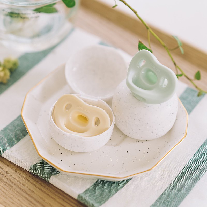 Moyuum All-Silicone Macaron Pacifier with Case, 3-6M (4 Colors)