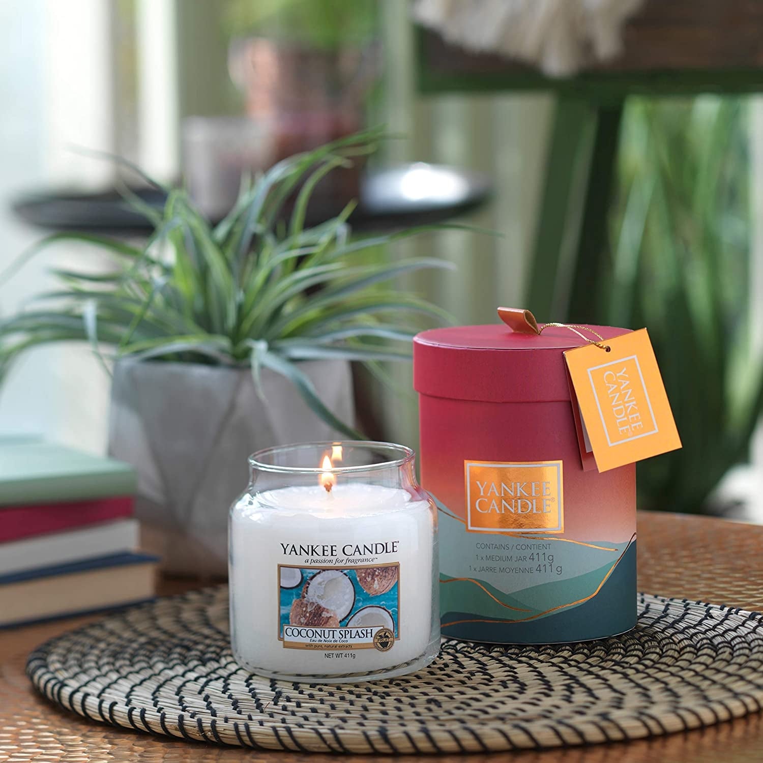 Yankee Candle Medium Jar Candle (14.5oz) - Coconut Splash