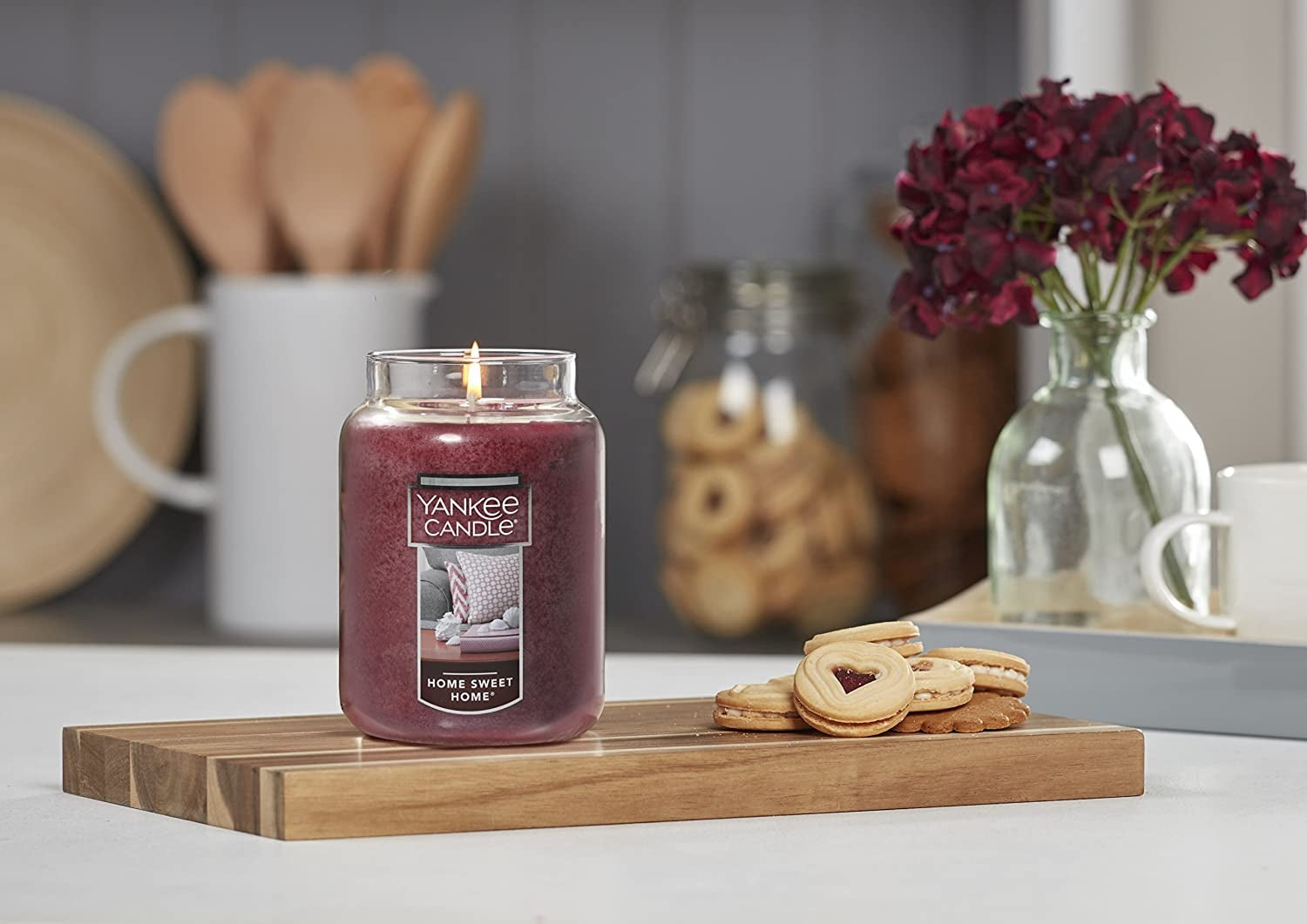 Yankee Candle Large Jar Candle (22oz) - Home Sweet Home