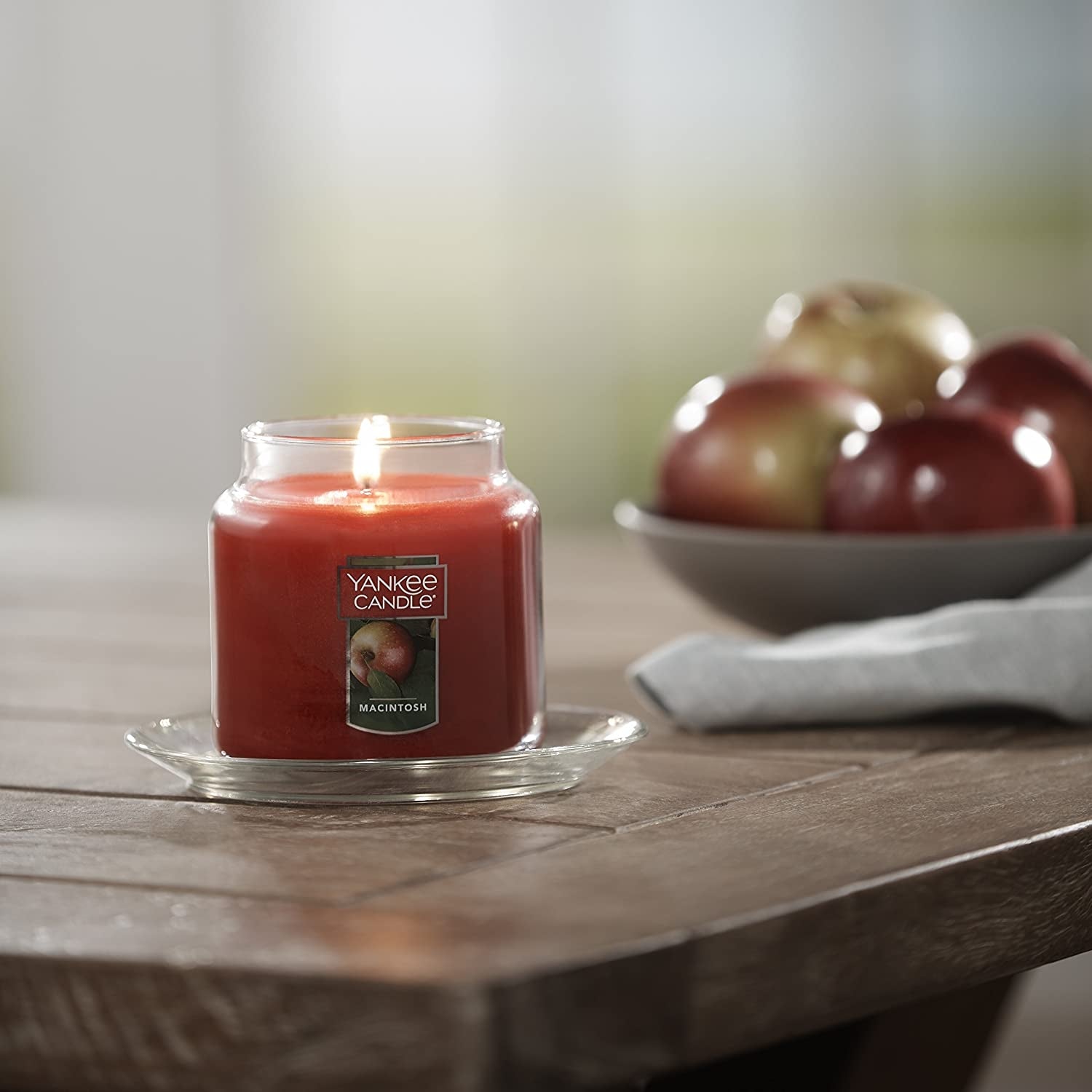 Yankee Candle Medium Jar Candle (14.5oz) - Macintosh